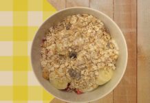Breakfast of oatmeal, banana and cinnamon