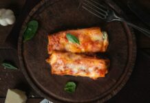 Chicken cannelloni with bechamel: an Italian recipe