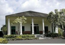 Visiting the Queen Emma Summer Palace on Oahu