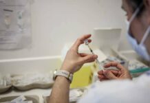 Corona: German neighbor prescribes mandatory vaccination for nurses, doctors and carers – including the time