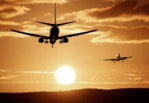 Traveling by plane, what can go wrong ?: Real stories that happened in flight