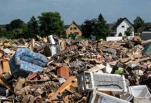 Flood disaster in North Rhine-Westphalia: Suspected looters captured – gawkers block rescuers