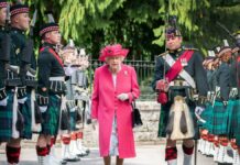 Queen received by Honor Guard in Scotland