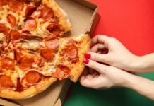 4 curiosities about pizza: Why is it round and does it come in a square box?