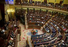 How many deputies are there in the Congress of Deputies?