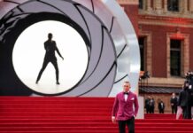 Daniel Craig gets star honors in Hollywood