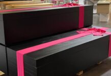 The coffins of 'The Squid Game' become fashionable in the funeral sector