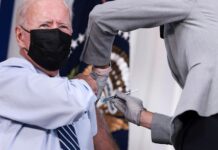 Joe Biden receives the third dose of the Covid vaccine for being a population at risk