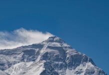 Three climbers missing on Mount Everest