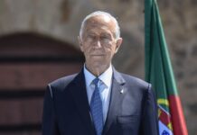 The president of Portugal calls early elections on January 30