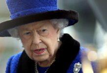 Queen Elizabeth II: Phones with these two people the most