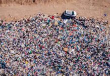 Atacama desert: cemetery for used clothes