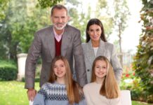 Queen Letizia of Spain: fans love casual Christmas greetings