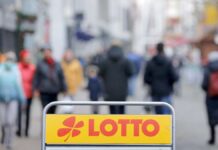 Woman types spontaneously – and wins a huge lottery