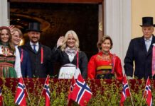 Mette-Marit & her family wish a Merry Christmas: New photo of the Royals