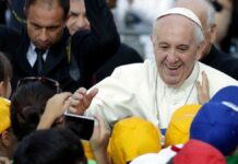Pope Francis wants to see more children and criticizes couples with other plans