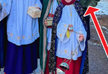 Carol singers suddenly come across TV stars near Munich – they can show this photo to their children