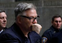 After deadly shots: Alec Baldwin hands over his smartphone to the authorities