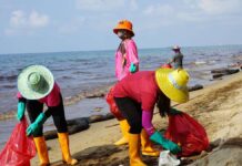 Oil slick pollutes beach in Gulf of Thailand