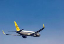 Woman gets contractions on the plane: Dermatologist jumps in as an obstetrician