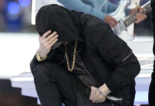 Super Bowl: Eminem protests against racism and police violence in halftime show