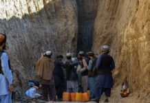 Child caught in a well ten meters deep: problems with the rescue operation