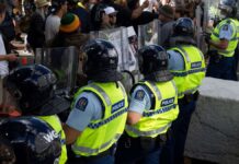 "Absolutely disgraceful" scenes on Corona demos: Police allegedly attacked with acid