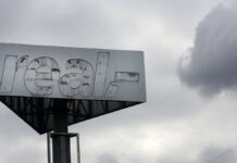 Real loses numerous branches: This supermarket chain can be happy