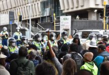 New Zealand: Violence during evacuation of compulsory vaccination protest camp