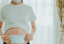 A review of studies confirms that the transmission of Covid in pregnancy is "rare": less than two percent
