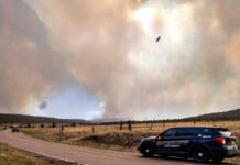 Heavy forest fires destroy numerous houses in the USA