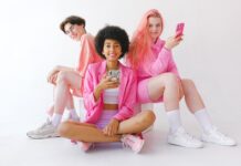 How social networks influence the self-image of adolescents and how to help them as parents