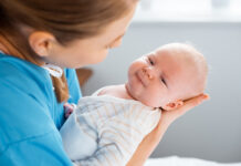 Hospital discharge of the newborn after childbirth: when can the baby go home