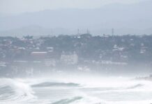 Will you visit Huatulco? A hurricane causes cancellation of flights