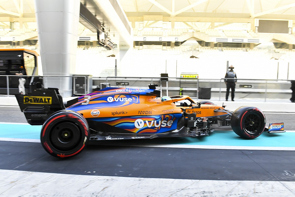 Video: McLaren starts the engine of its MCL36 for F1 2022 - Padeye