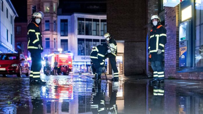 29632193-starkregen-in-hamburg-1dfe