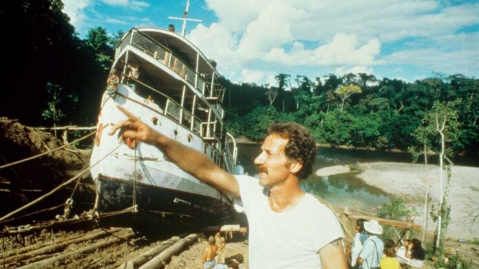 29681144-werner-herzog-bei-den-dreharbeiten-zu-fitzcarraldo-1982-foto-werner-herzog-film-deutsche-kinemathek-2uolkf2dxjfe