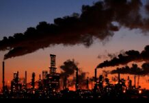 Oil price falls more than 4% due to concerns about demand