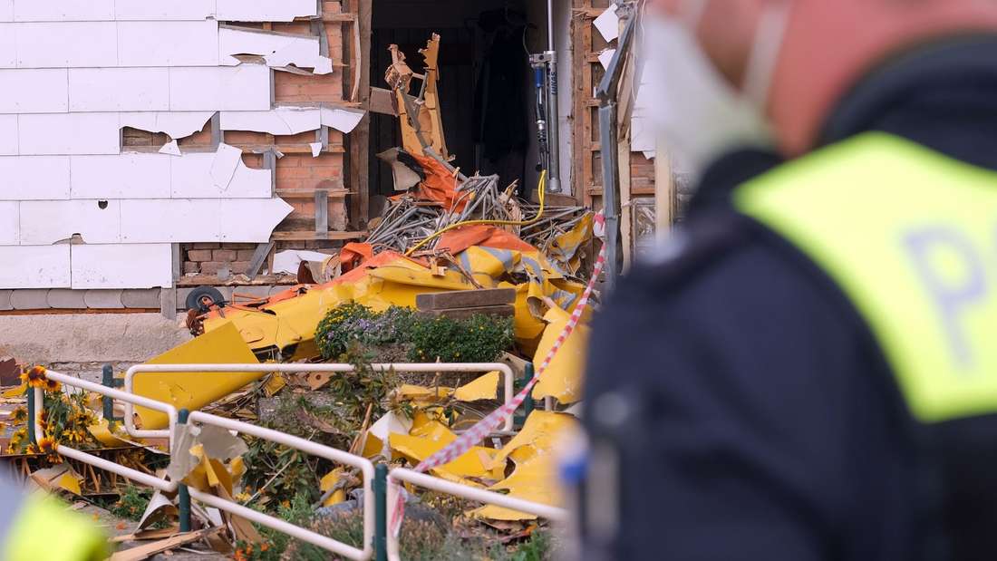 Motor glider crashes into residential building - pilot dies - Padeye