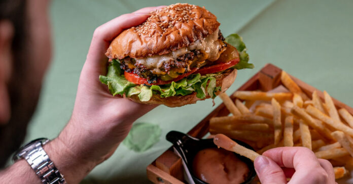 hombre-hamburguesa-redes