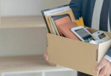 In the face of economic recession, banks analyze staff layoffs