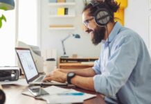 How to develop technological competitive advantages?