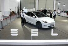Tesla shares fall 8.5% on lower car assembly in the third quarter