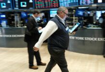 Wall Street indexes rise 3% on optimism about monetary policy
