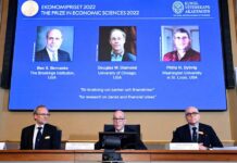 Ben Bernanke, Douglas Diamond and Philip Dybvig receive the Nobel Prize in Economics