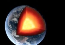 What is the temperature of the center of the Earth?