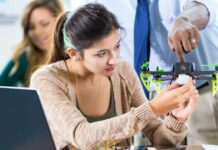 Technology defines the future of work; the challenge today is to choose a career