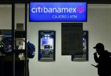 Carlos Slim or Germán Larrea, who will stay with Banamex?